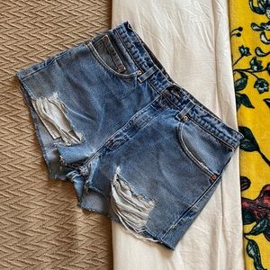 LEVIS Brand New Den. shorts!